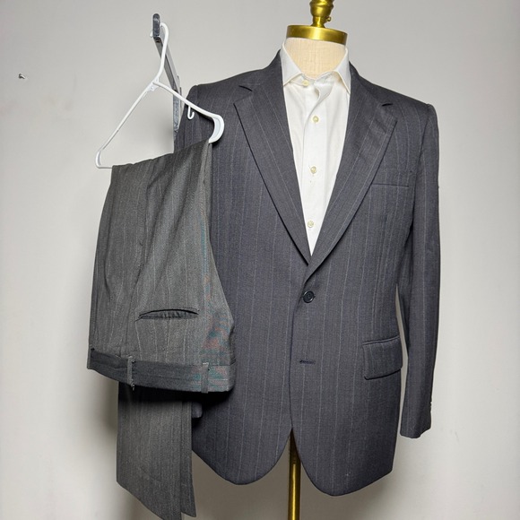 Vtg JOHNNY CARSON Pinstripe Charcoal Gray Wool Blend Suit Mens 40R 35W